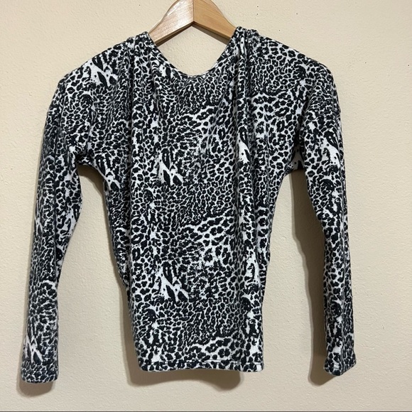 Poof New York • Leopard Print Front Twist Top - Picture 4 of 6